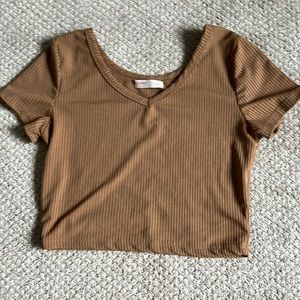 Cropped V neck shirt